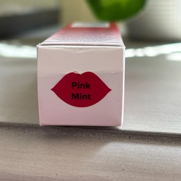 Too Faced Red Lip Gloss High-Shine Balm - Picture 4 of 4